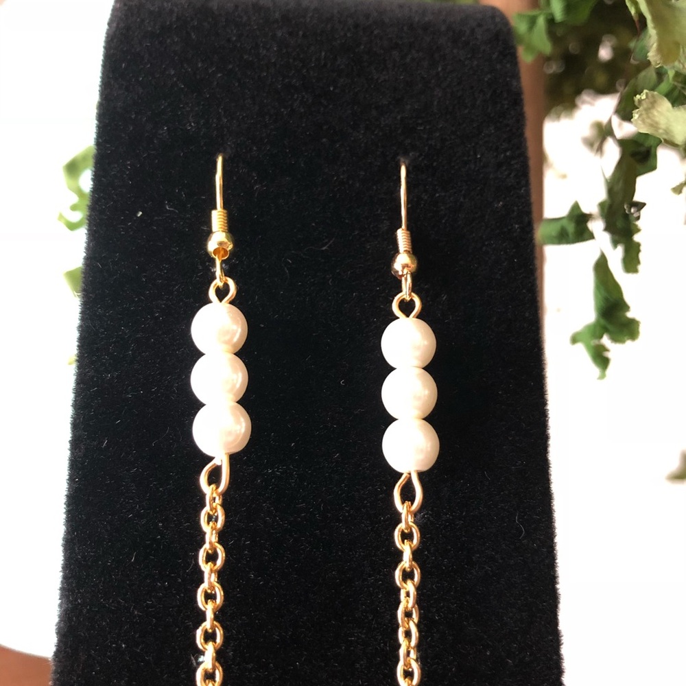 Standout Earrings - Picture 4 of 5